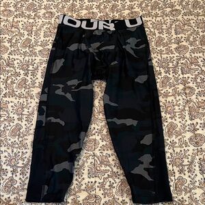 Under Armour Boys Dark Camo Compression Leggings - Black & Gray/Green size YM